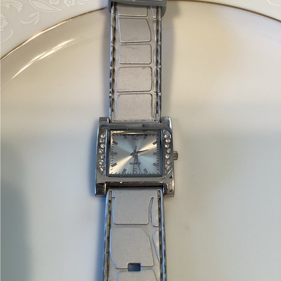 Watch - Picture 5 of 6